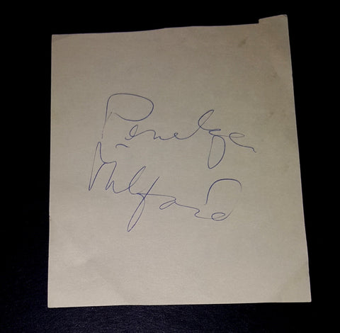 "COMING HOME' ACTRESS PENELOPE MILFORD HAND SIGNED PAGE