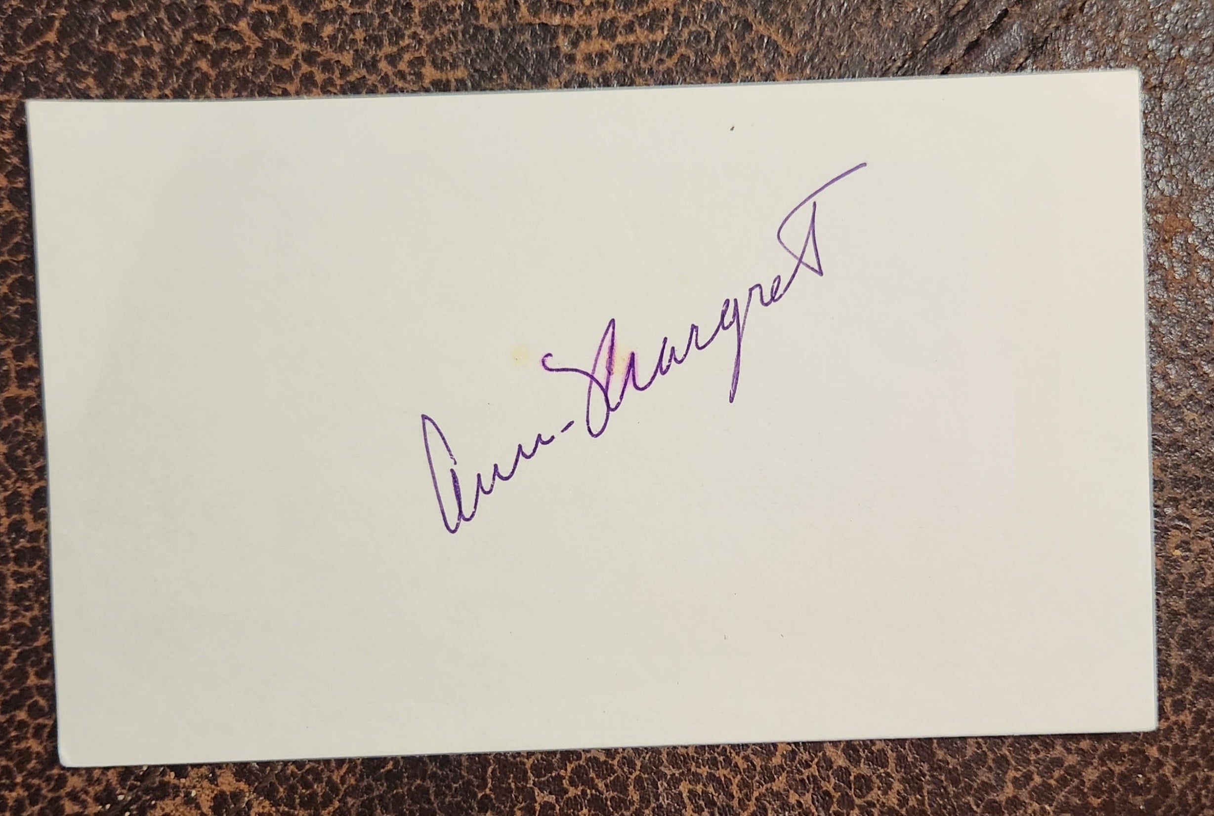 BEAUTIFUL ACTRESS ANN-MARGRET HAND SIGNED CARD