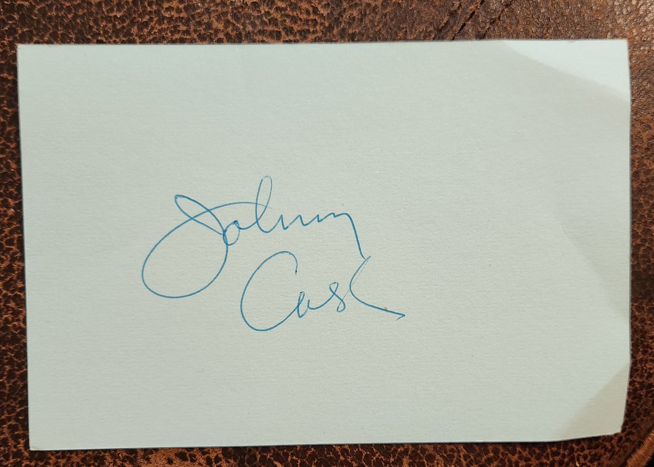 COUNTRY MUSIC LEGEND JOHNNY CASH HAND SIGNED PAGE d.2003