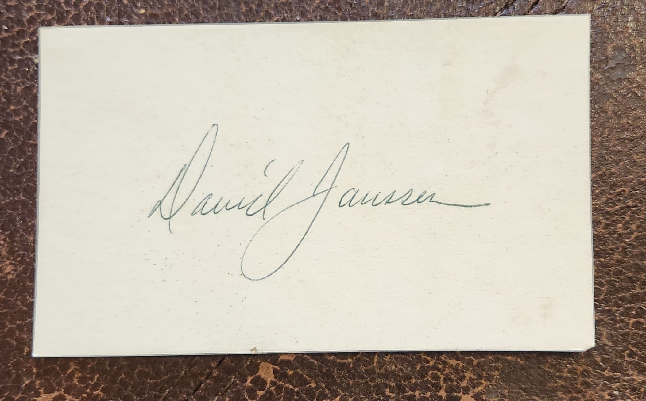 "THE FUGITIVE" ACTOR DAVID JANSSEN HAND SIGNED CARD D.1980