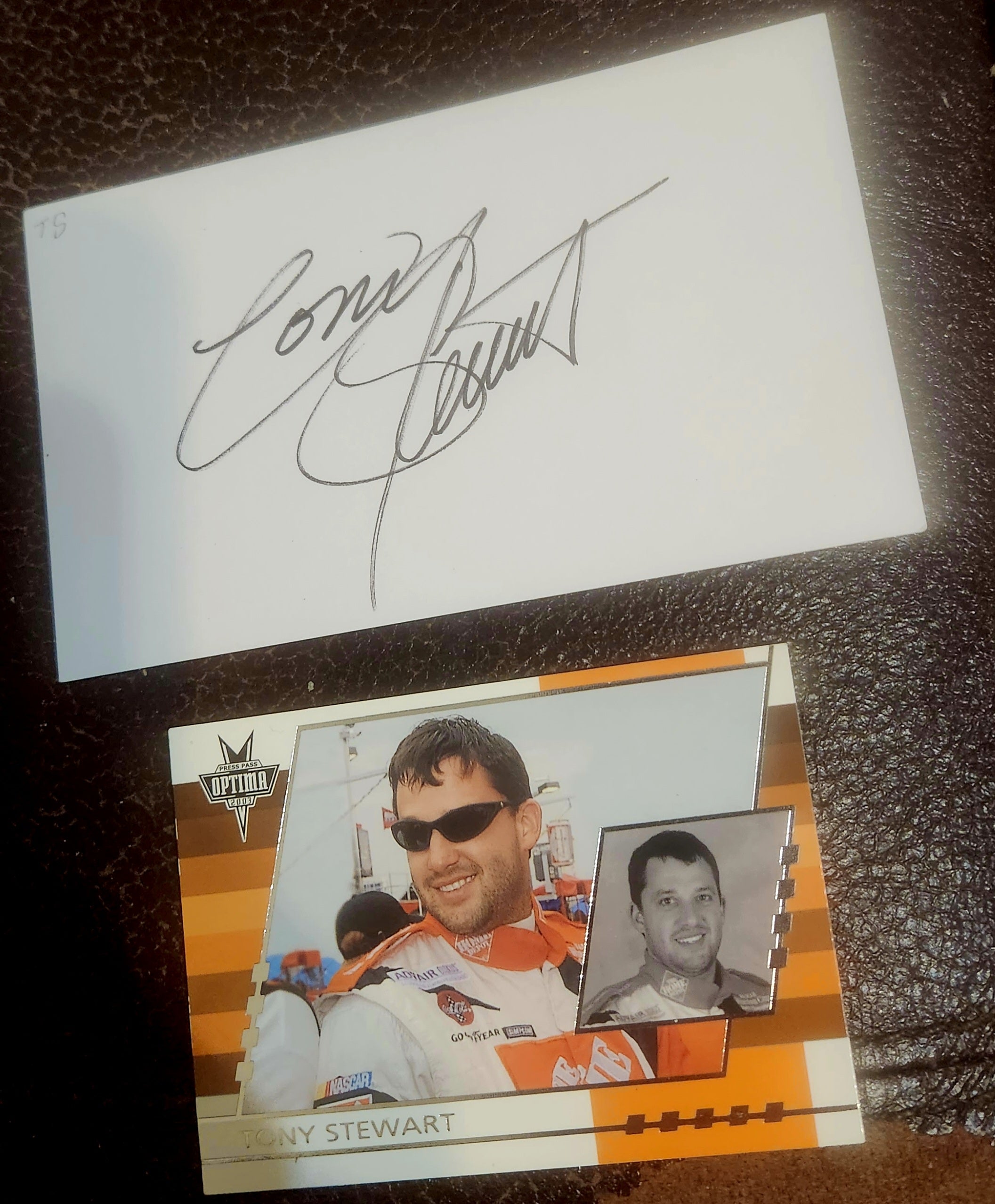 LEGENDARY RACE CAR DRIVER TONY STEWART HAND SIGNED CARD AND TRADING CARD