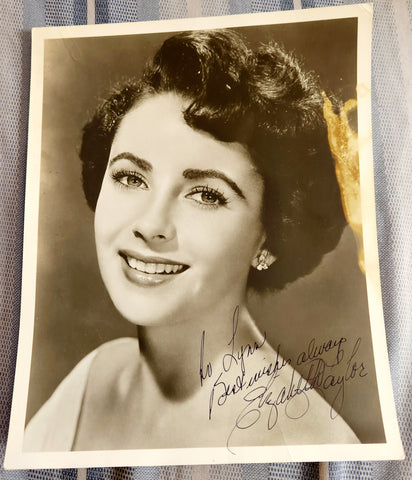 VINTAGE ELIZABETH TAYLOR HAND SIGNED MATTE 8X10 PHOTO D.2011