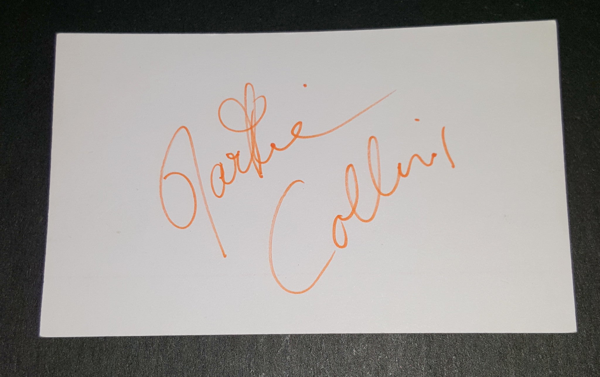 ENGLISH NOVELIST JACKIE COLLINS HAND SIGNED INDEX CARD