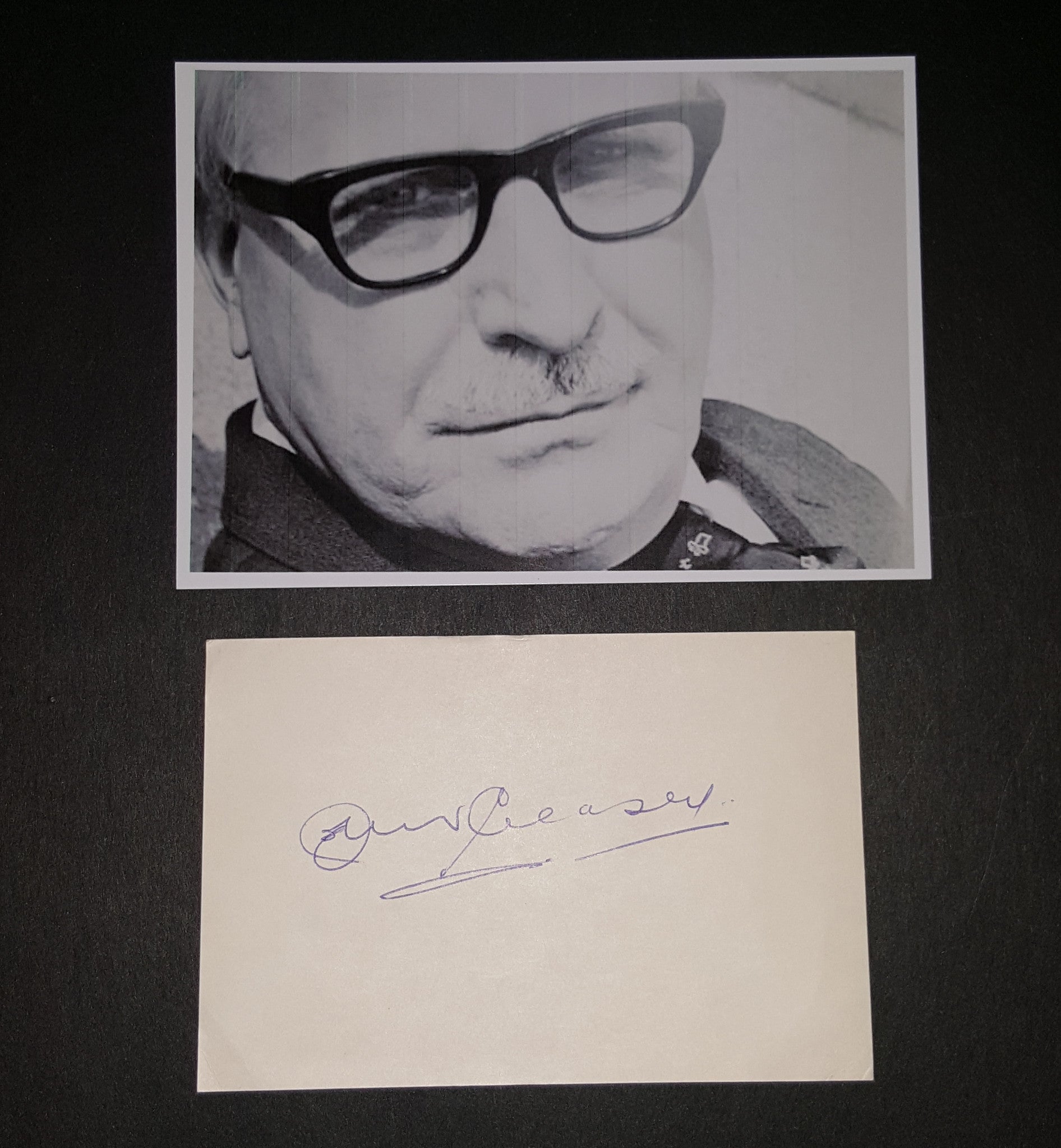 RAREENGLISH CRIME AND SCI FI AUTHOR JOHN CREASEY HAND SIGNED CARD AND NICE 5X7" PRINT D.1973