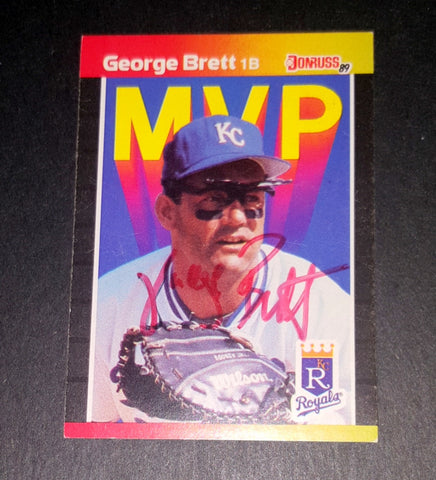 ROYALS  LEGEND & HOFER GEORGE BRETT HAND SIGNED BASEBALL CARD