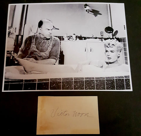 ACTOR DIRECTOR VICTOR MOORE HAND SIGNED CARD & NICE PRINT W/ MARILYN MONROE D.1962