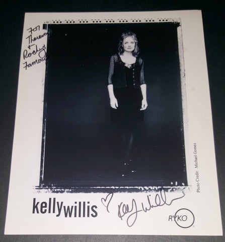 ALT-COUNTRY SINGER SONGWRITER KELLY WILLIS HAND SIGNED 8X10" PHOTO