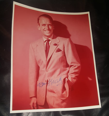 LEGENDARY HOLLYWOOD LEADING MAN DOUGLAS FAIRBANKS JR. HAND SIGNED 8X10 VINTAGE COLOR PHOTO D.2000