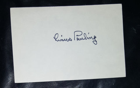 NOBEL PRIZE WINNING CHEMIST LINUS PAULING HAND SIGNED CARD  D.1994