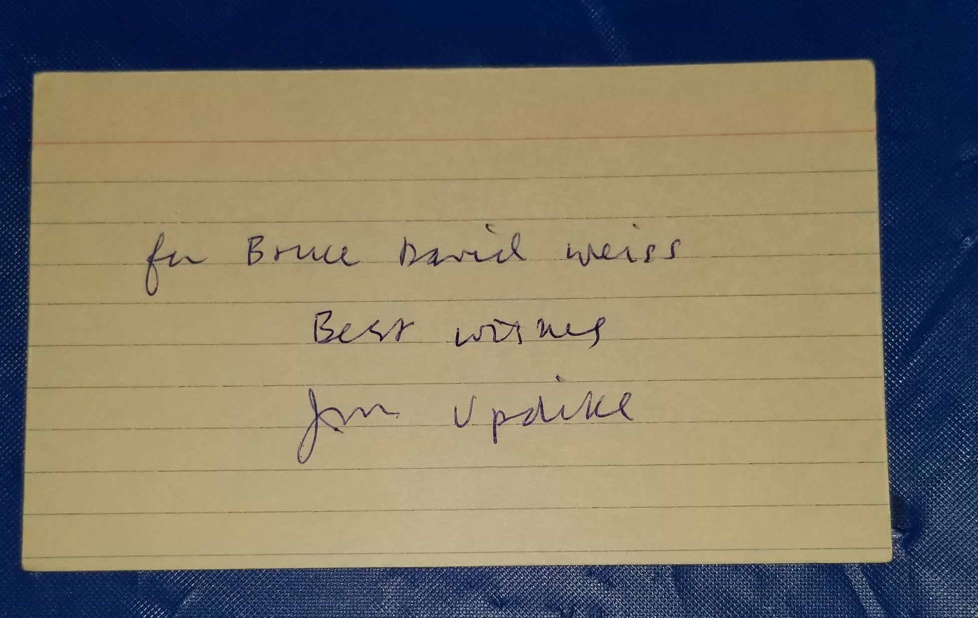 AUTHOR JOHN UPDIKE HAND SIGNED INDEX CARD D.2009