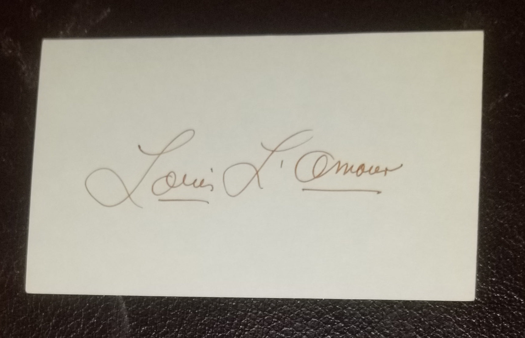 WESTERNS AUTHOR LOUIS L'AMOUR HAND SIGNED CARD D.1988