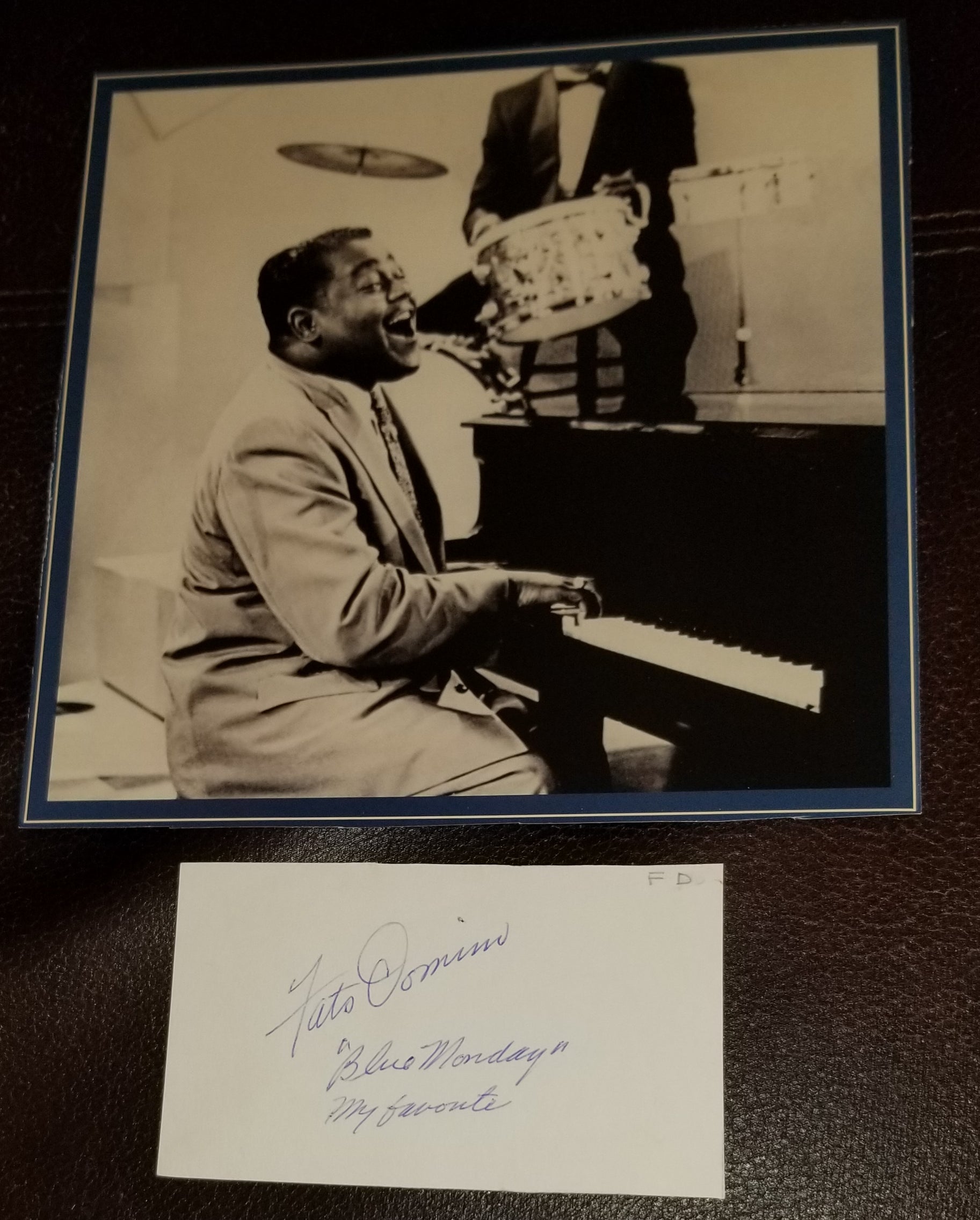 ROCK LEGEND FATS DOMINO HAND SIGNED VINTAGE CARD AND PHOTO D.2017