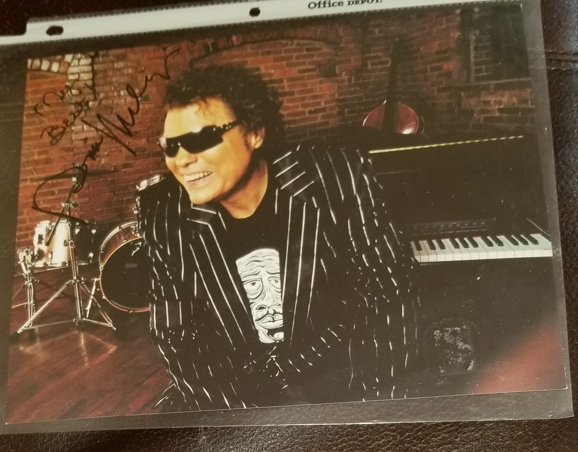 COUNTRY SINGER RONNIE MILSAP HAND SIGNED 8X10 PHOTO