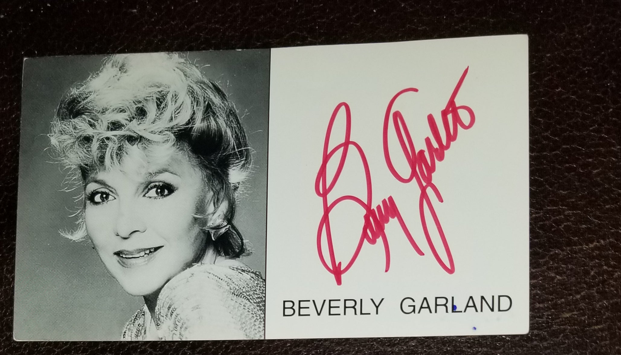 LONG TIME ACTRESS BEVERLY GARLAND HAND SIGNED PHOTO CARD D.2008