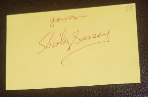 LEGENDARY SINGER SHIRLEY BASSEY HAND SIGNED CARD