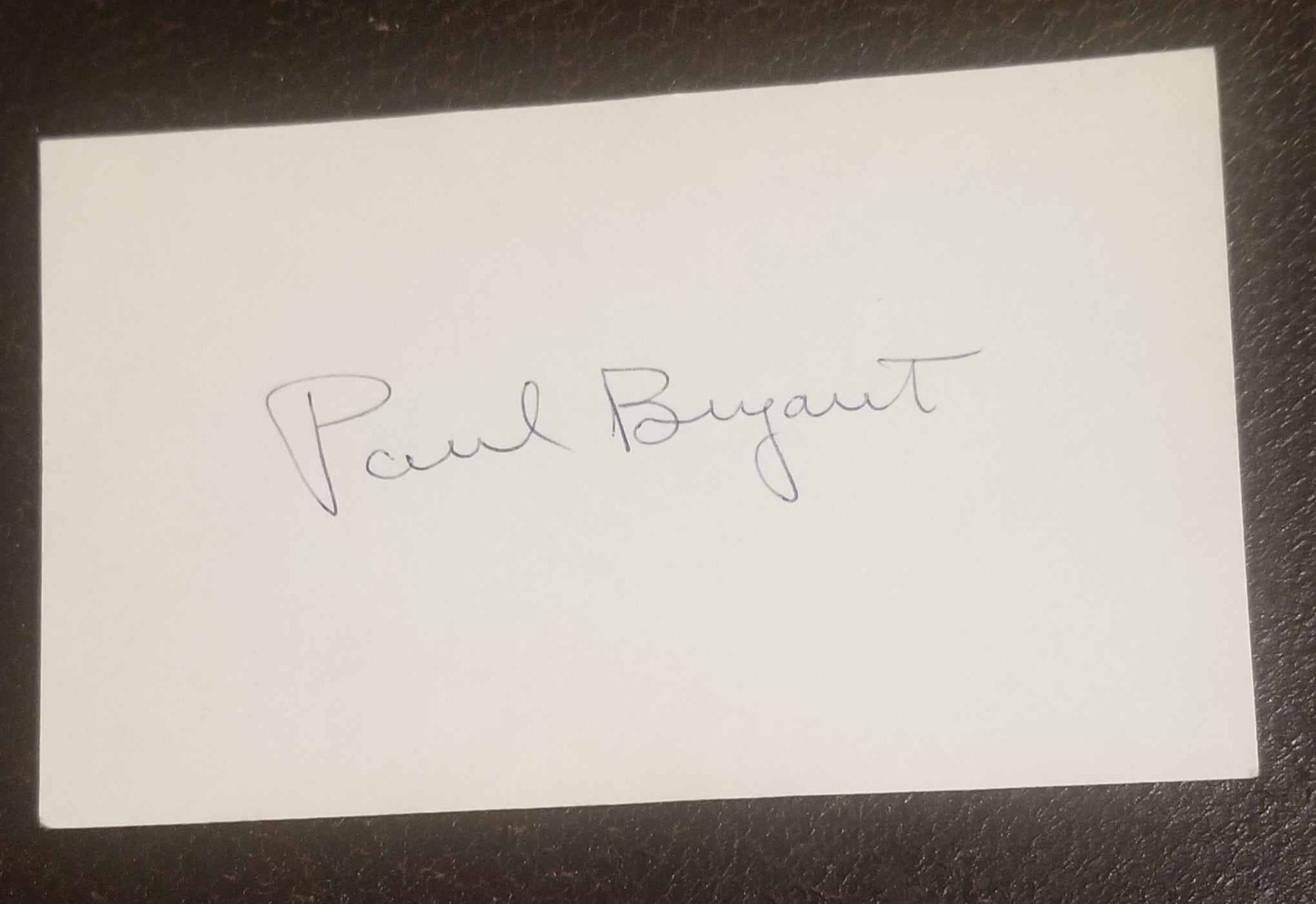 LEGENDARY FOOTBALL COACH PAUL BEAR BRYANT HAND SIGNED CARD D.1983