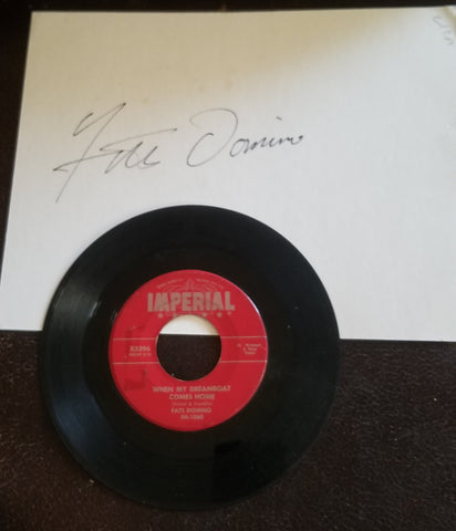 LARGE 8X10 CARD BOLDLY SIGNED BY FATS DOMINO ABD VINTAGE 45 RECORD D.2017