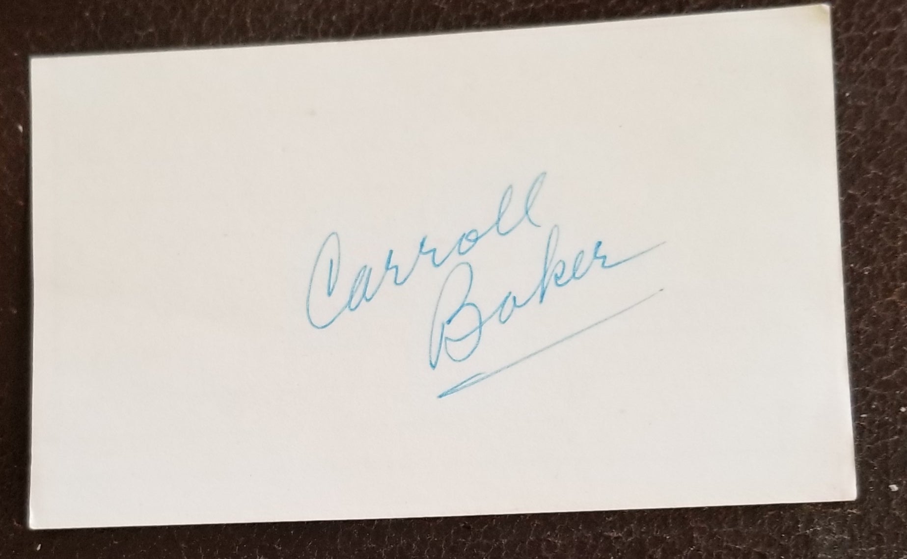 BEAUTIFUL ACTRESS CAROLL BAKER HAND SIGNED CARD