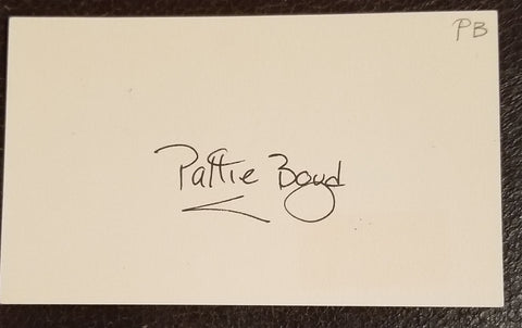 ENGLISH MODEL AND PHOTOGRAPHER PATTIE BOYD HAND SIGNED CARD