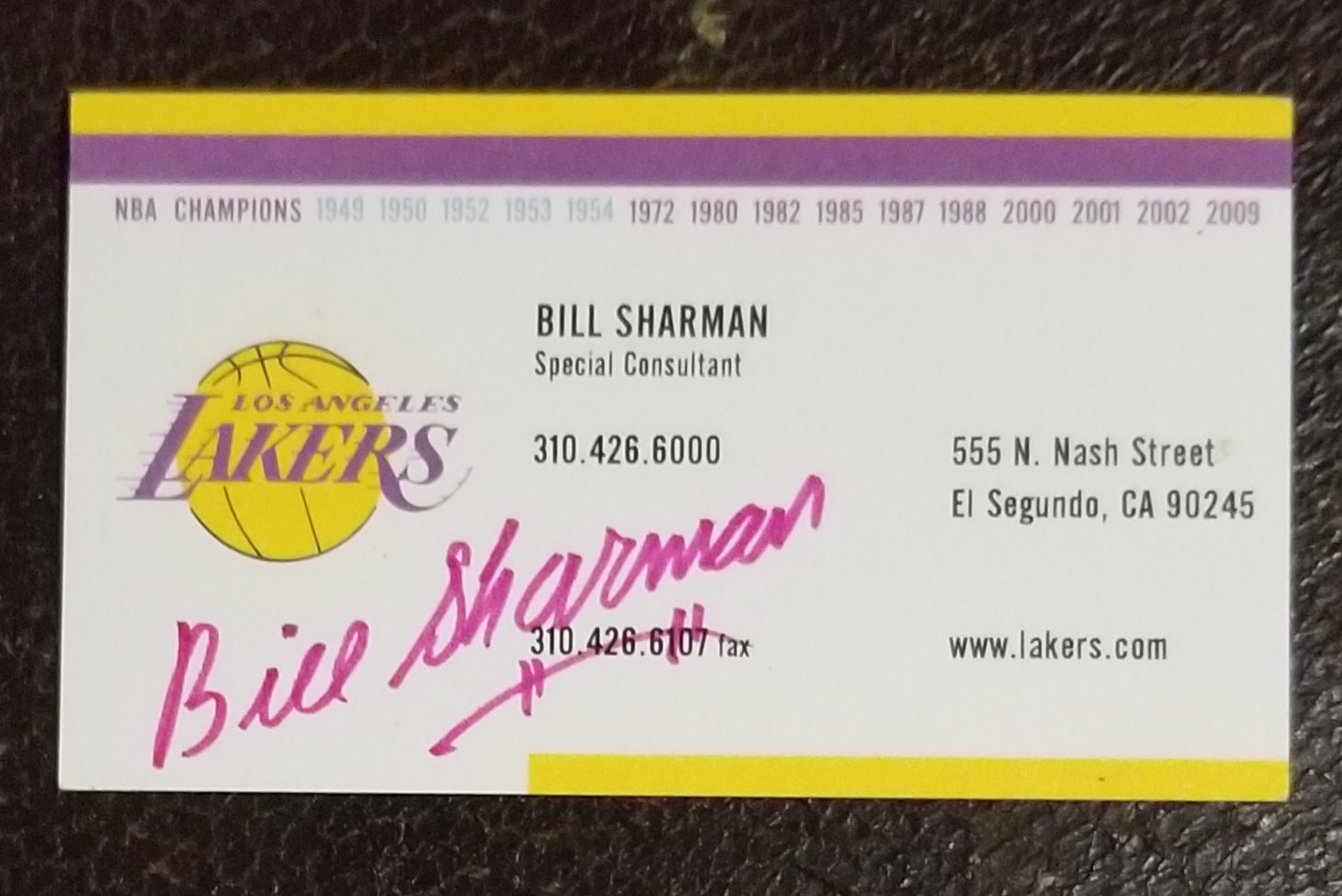 BASKETBALL HOFER BILL SHARMAN HAND SIGNED LAKERS BUSINESS CARD D.2013