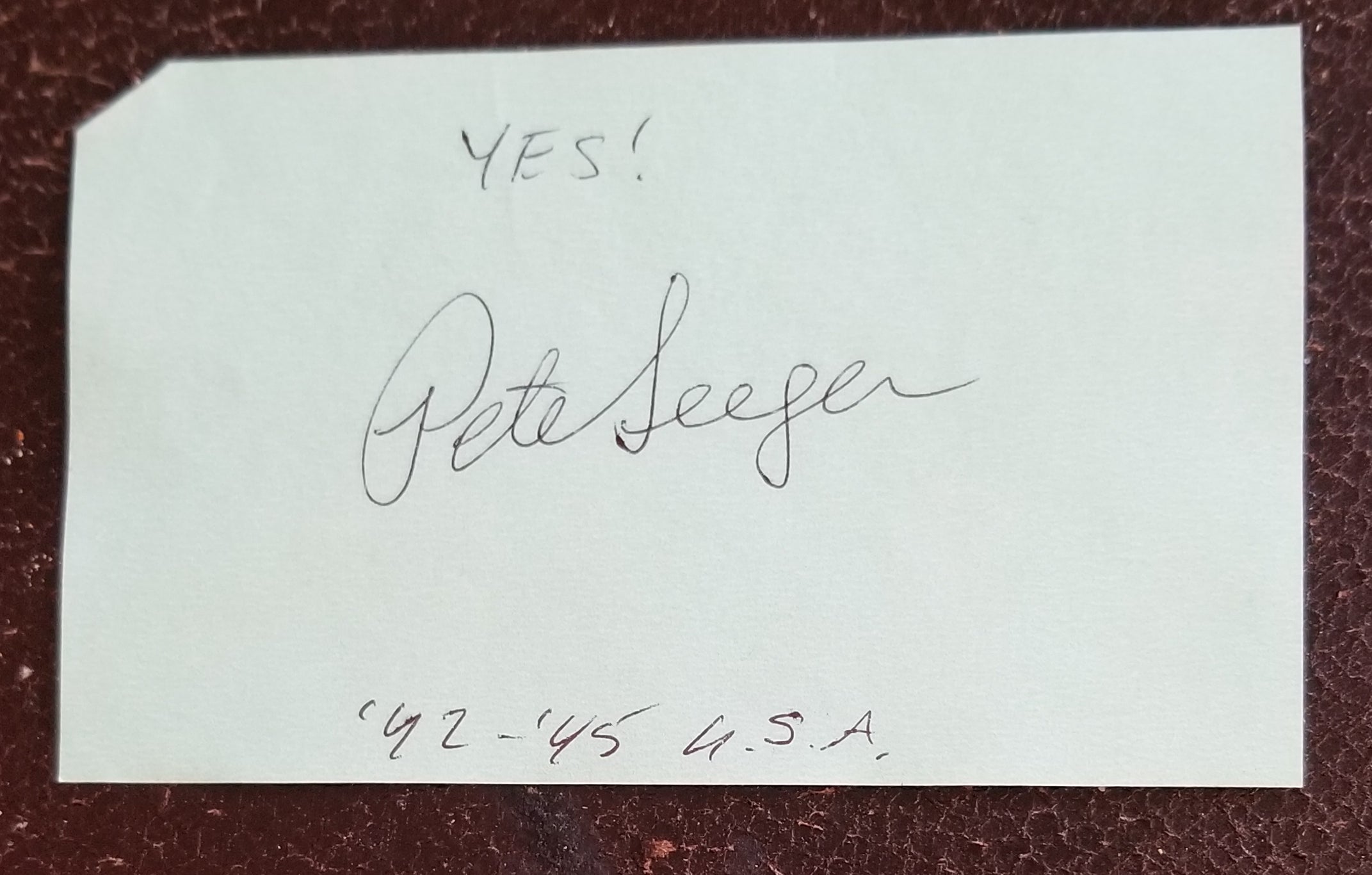 FOLK SINGER AND SOCIAL ACTIVIST PETE SEEGER HAND SIGNED CARD D.2014