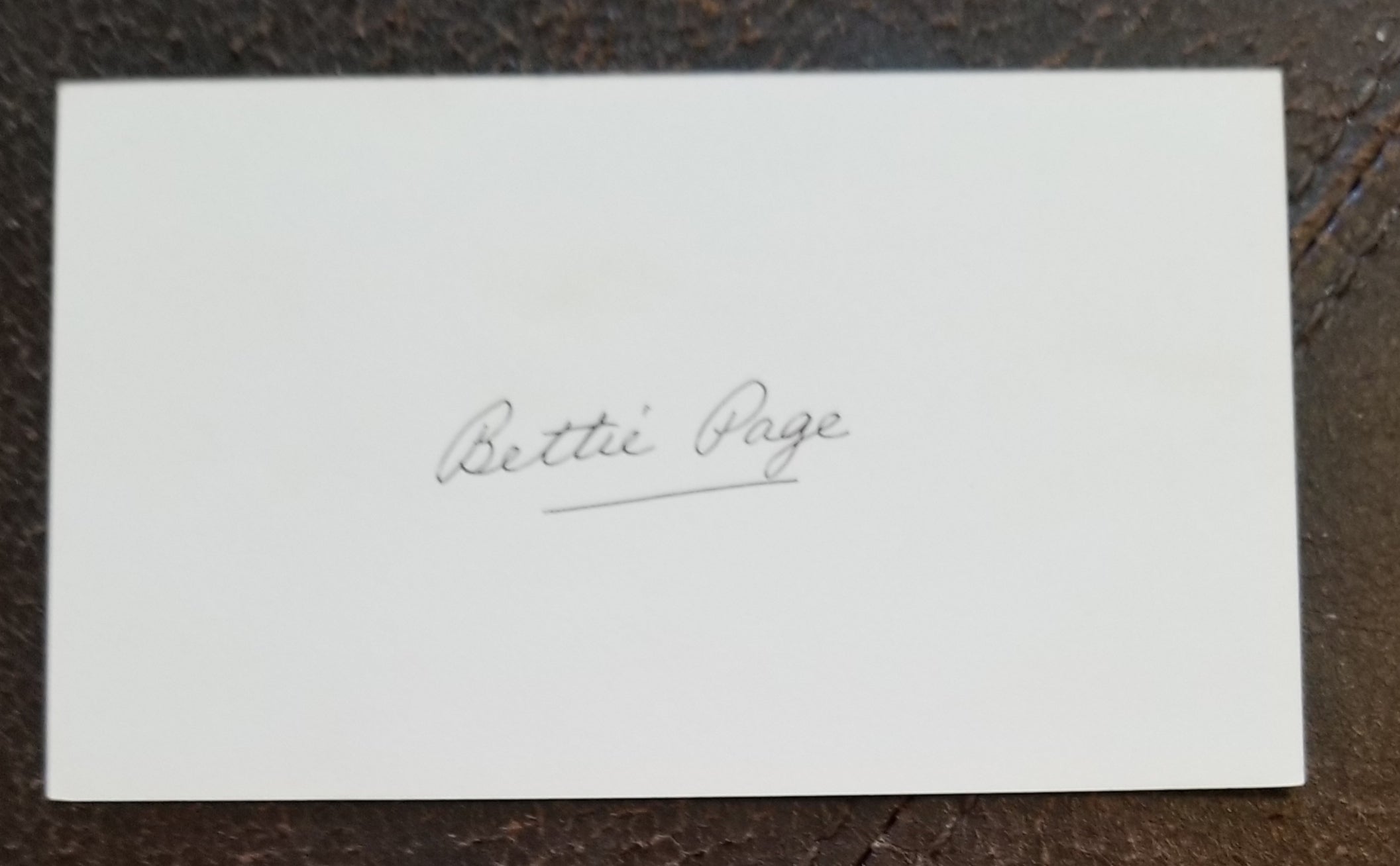 THE QUEEN OF PIN UPS STAR BETTIE PAGE HAND SIGNED CARD D.2008