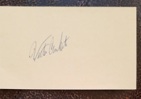 LEGENDARY NEWSMAN WALTER CRONKITE HAND SIGNED CARD D.2009