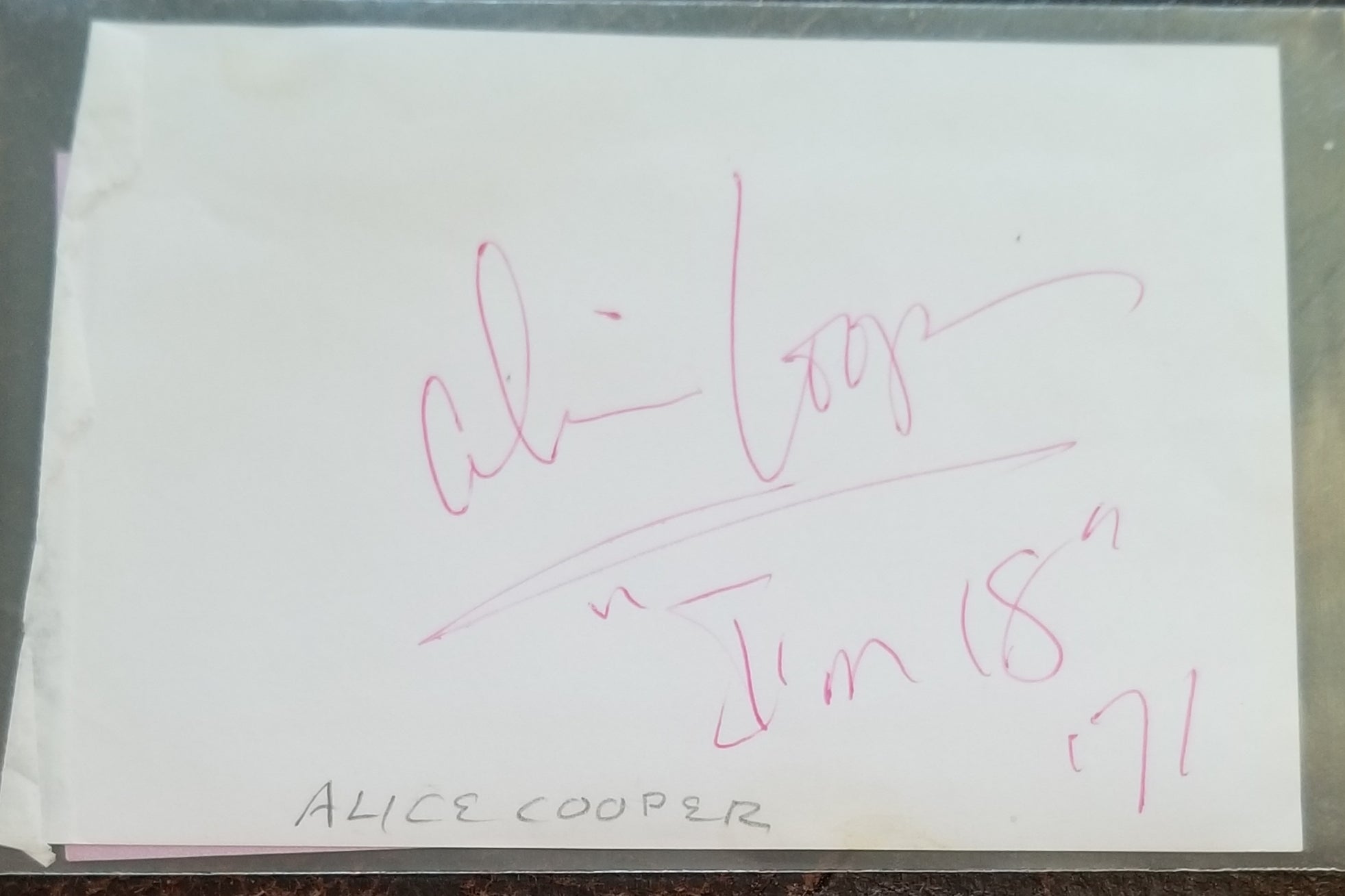 ROCK LEGEND ALICE COOPER HAND SIGNED PAGE