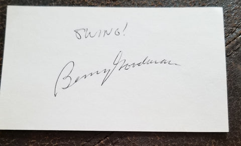"KING OF SWING" BANDLEADER BENNY GOODMAN HAND SIGNED CARD D.1986