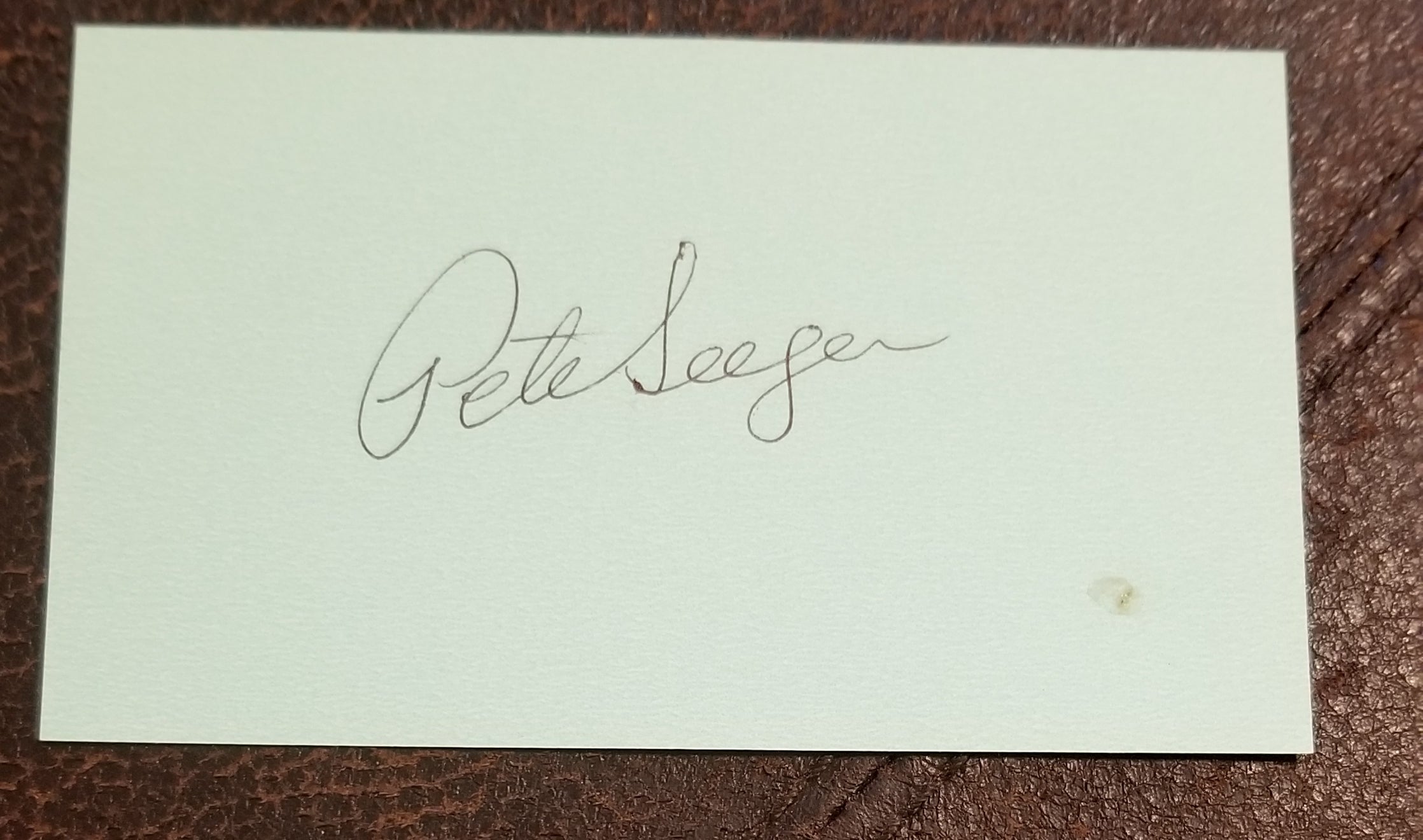 FOLK LEGEND PETER SEEGER HAND SIGNED CARD D.2014