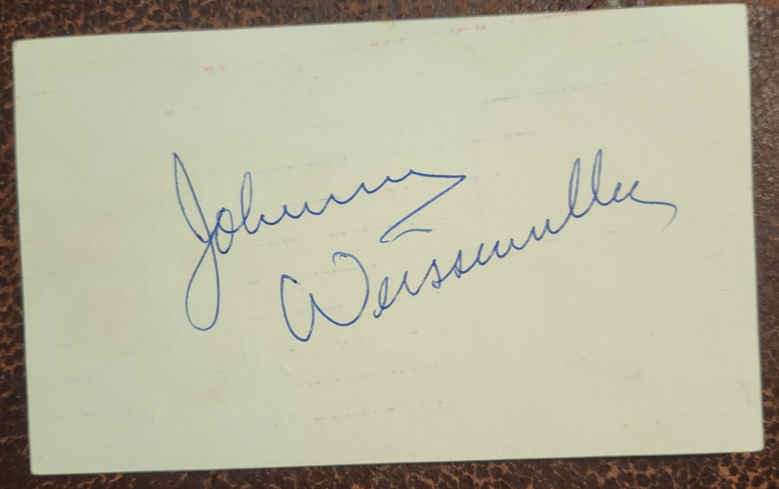 OLYMPIC SWIMMING CHAMPION AND TARZAN ACTOR JOHNNY WEISSMULLER HAND SIGNED CARD D.1984