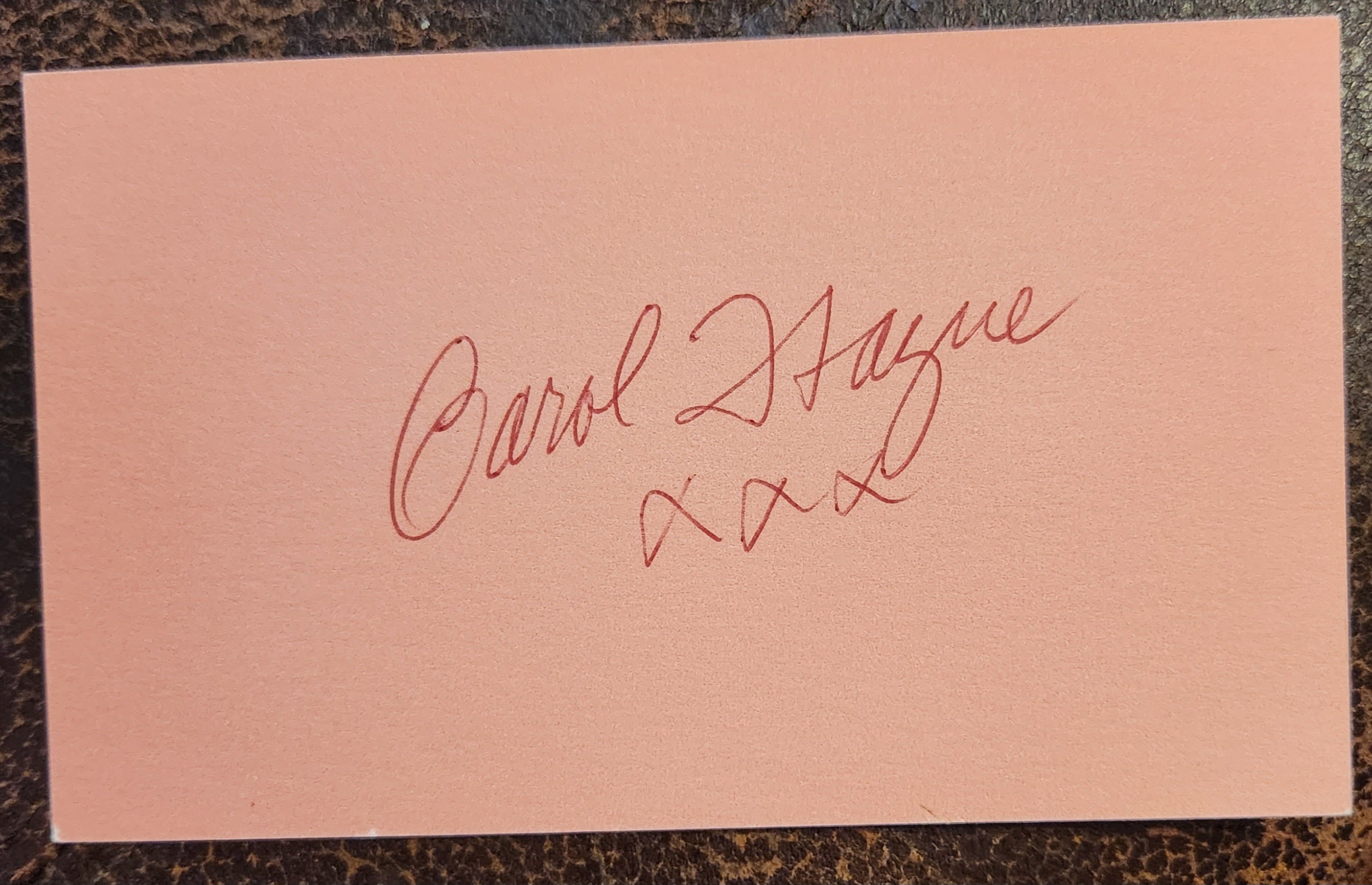 BUXOM BEAUTY ACTRESS CAROL WAYNE HAND SIGNED CARD D.1985