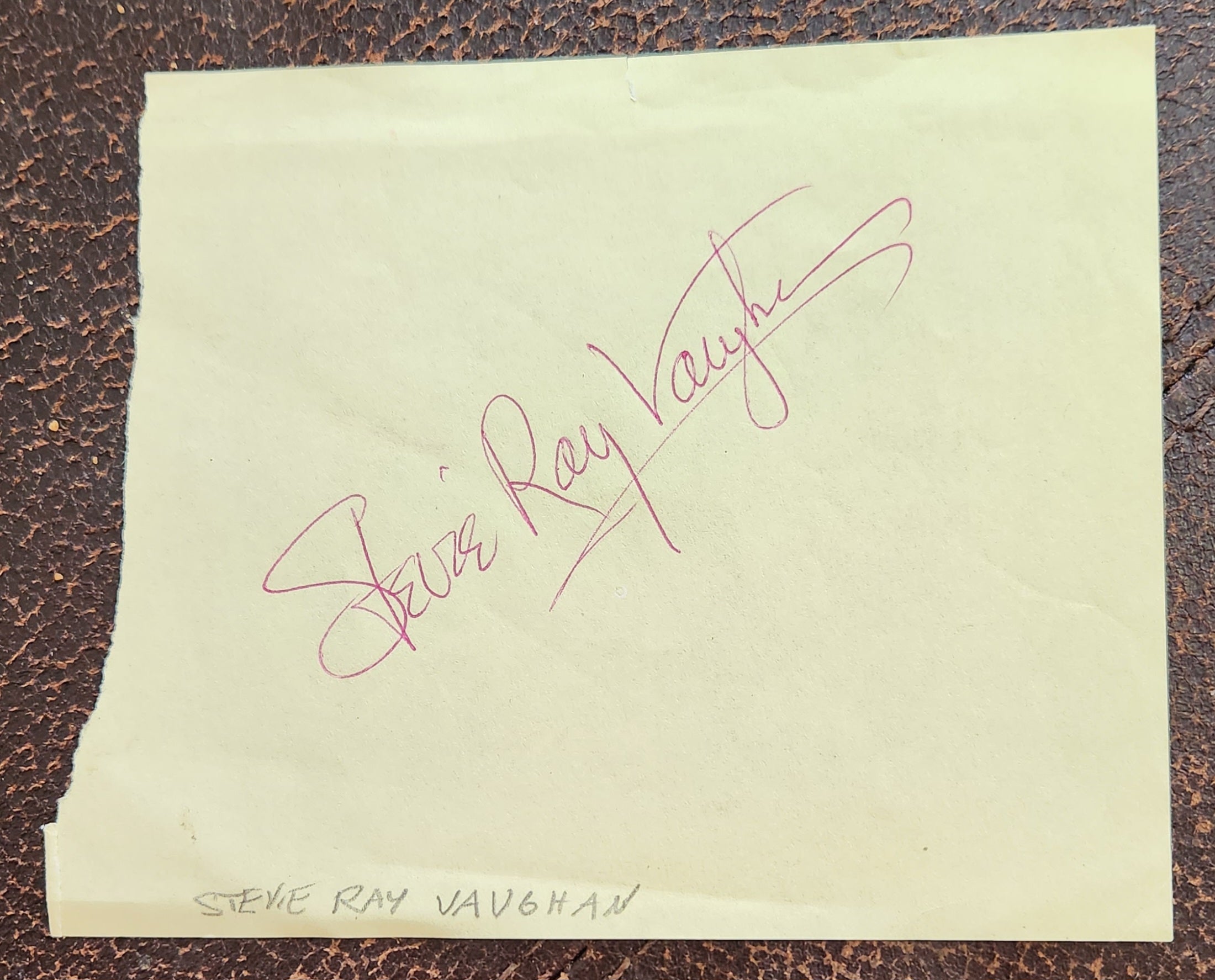 RARE BLUES GREAT STEVIE RAY VAUGHN HAND SIGNED PAGE D.1990