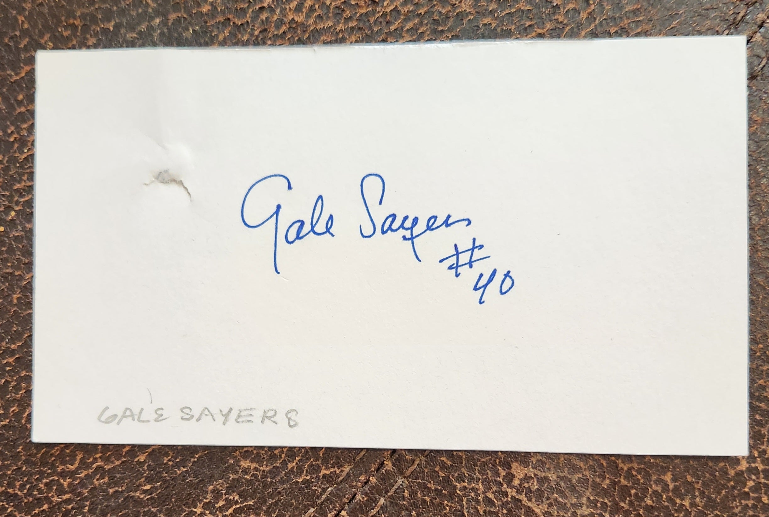 CHICAGO BEARS LEGEND GALE SAYERS HAND SIGNED CARD D.2020