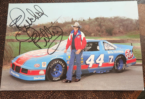 RACING LEGEND RICHARD PETTY HAND SIGNED 6X9" PHOTO