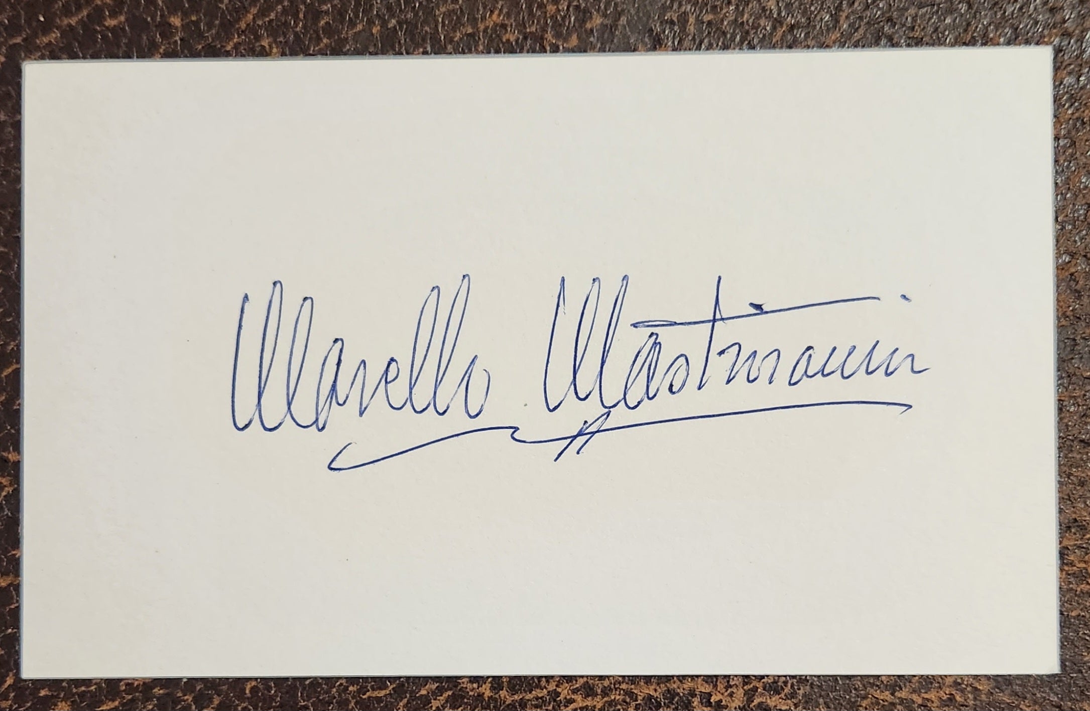 ITALIAN ACTOR MARCELLO MASTROIANNI HAND SIGNED CARD D.1996