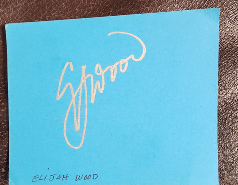 LORD OF THE RINGS ACTOR ELIJAH WOOD HAND SIGNED CARD