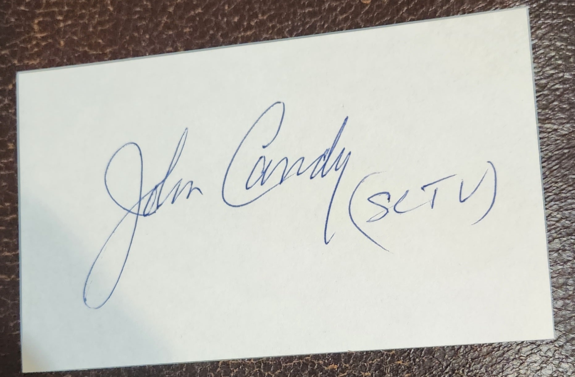 LEGENDARY FUNNYMAN JOHN CANDY HAND SIGNED CARD D.1994