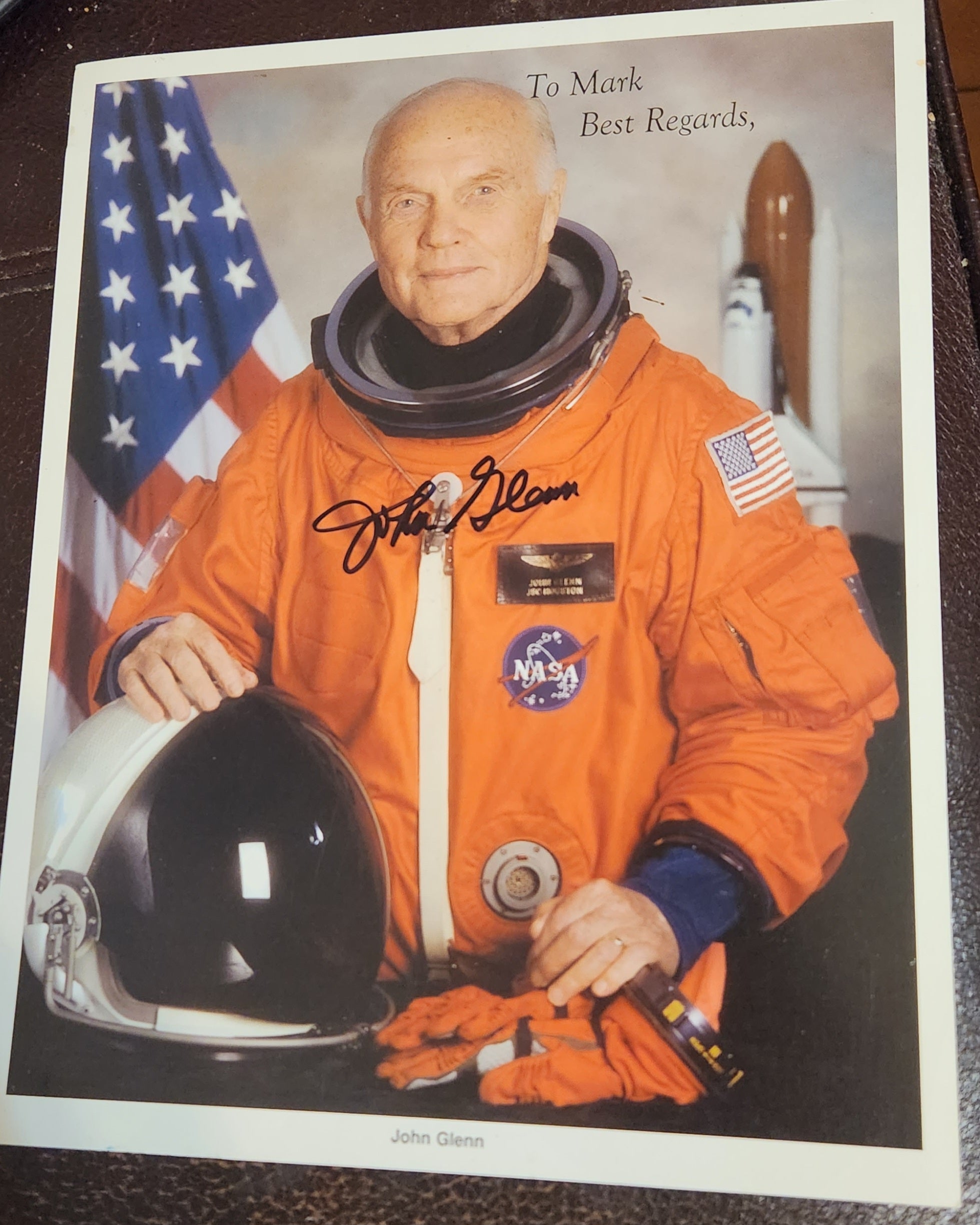 FIRST MAN TO ORBIT THE EARTH SENATOR AND ASTRONAUT JOHN GLENN HAND SIGNED 8X10 PHOTO D.2016