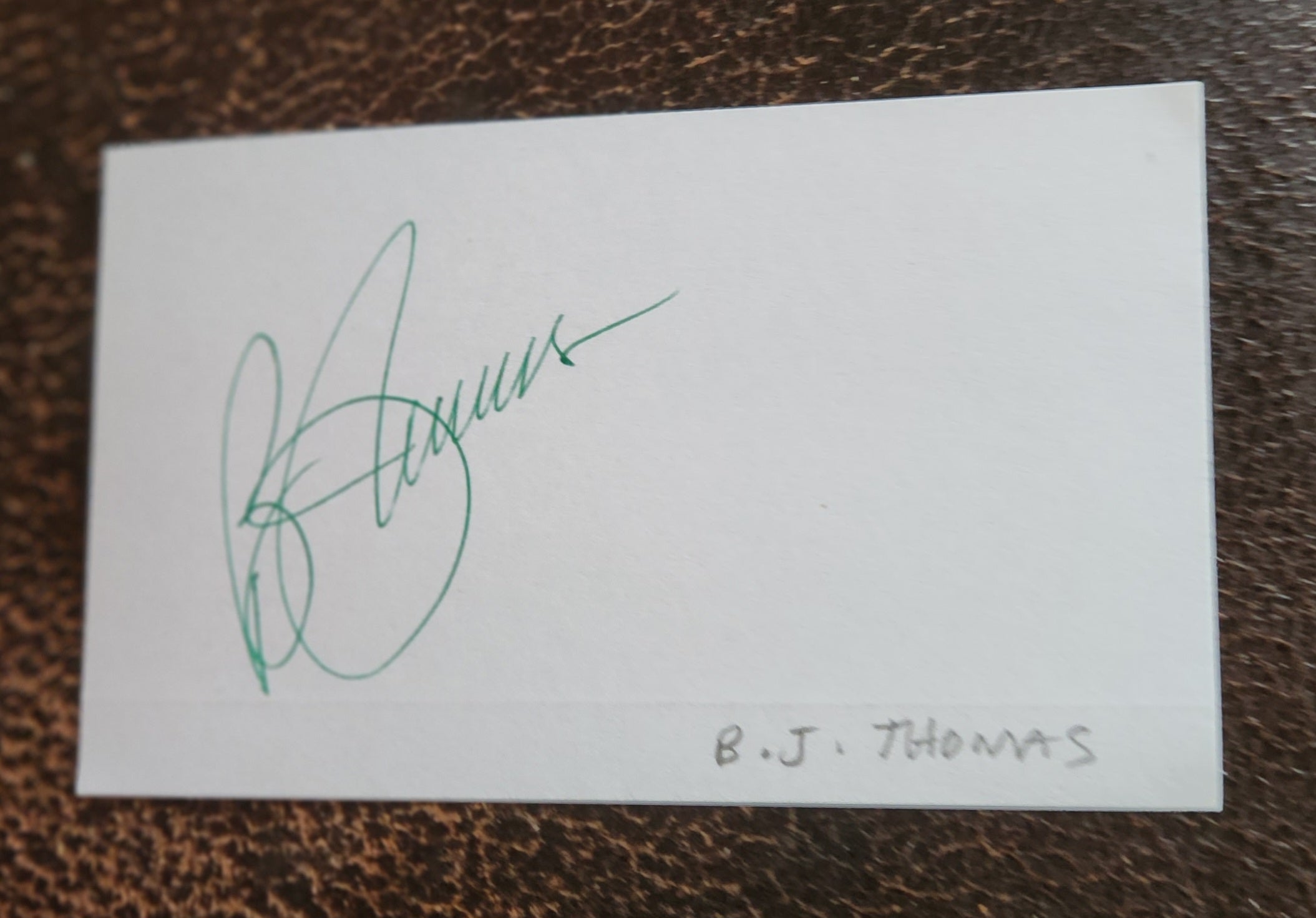 "RAINDROPS KEEP FALLING ON MY HEAD" SINGER B.J. THOMAS HAND SIGNED CARD RIP