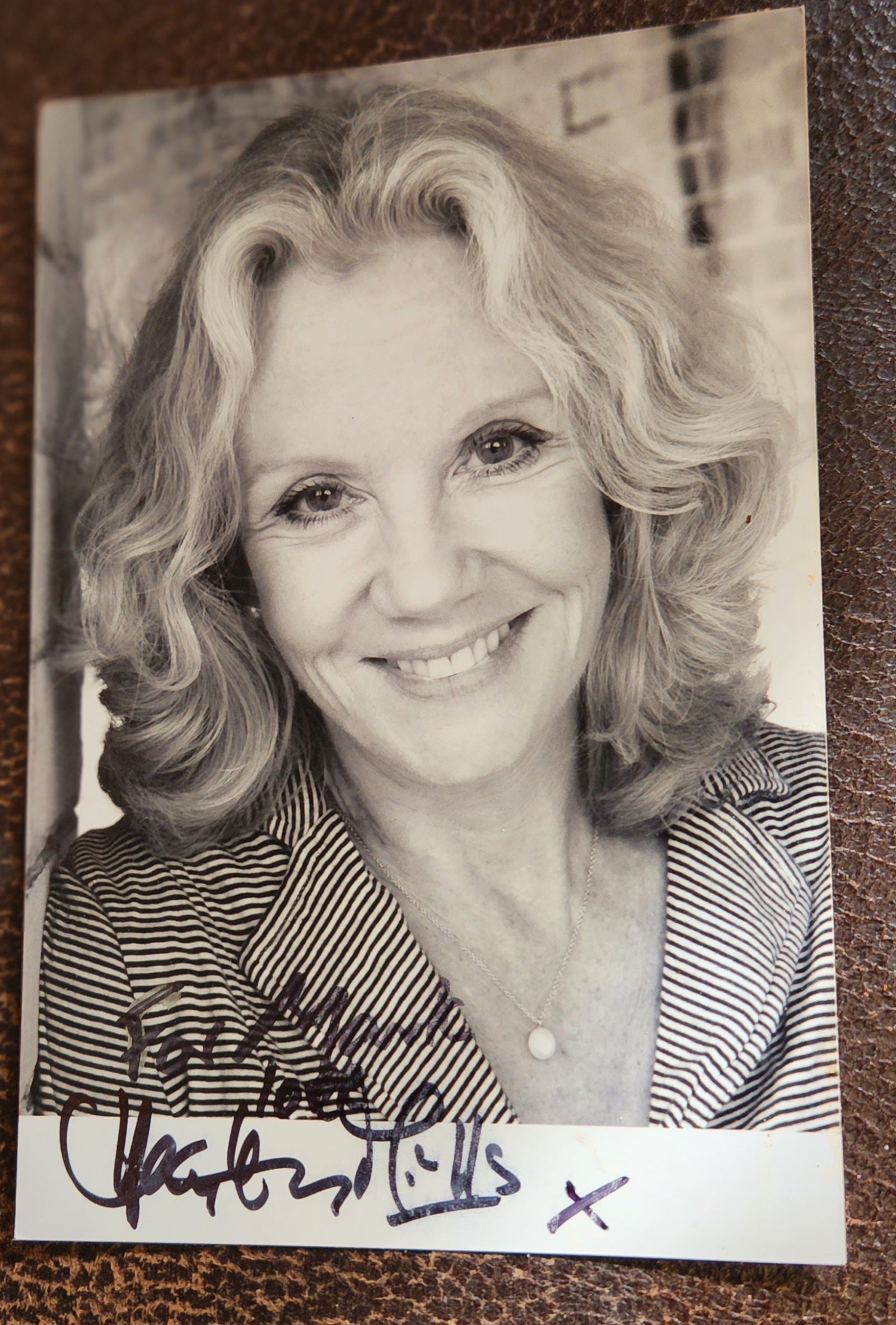 ACTRESS HAYLEY MILLS HAND SIGNED 5X7" PHOTO