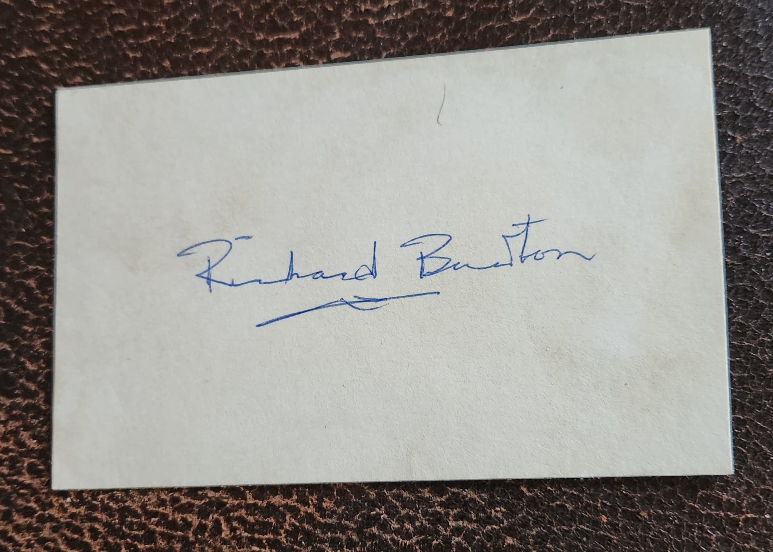 ACTOR RICHARD BURTON HAND SIGNED CARD D.1984