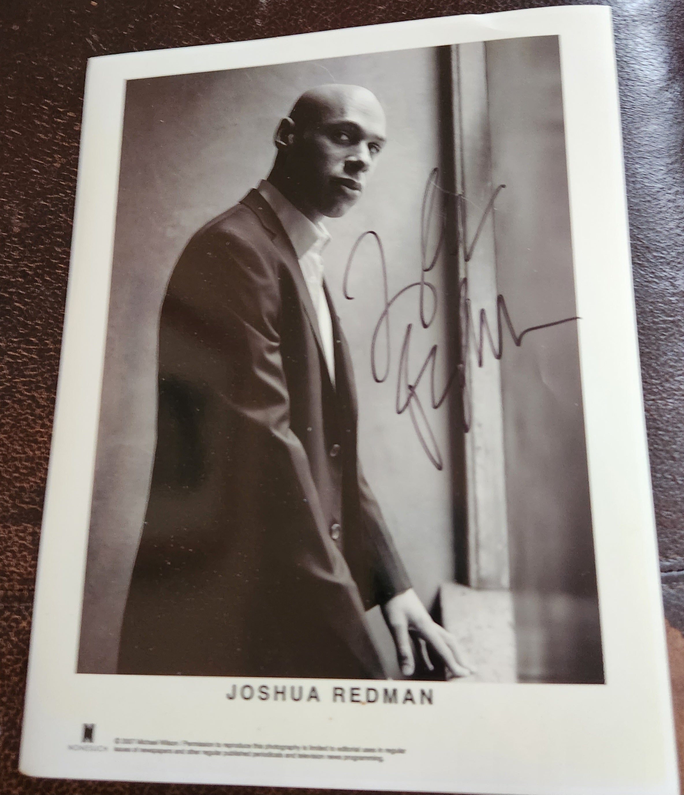 GREAT JAZZ SAXOPHONIST JOSHUA REDMAN HAND SIGNED 8X10 PHOTO