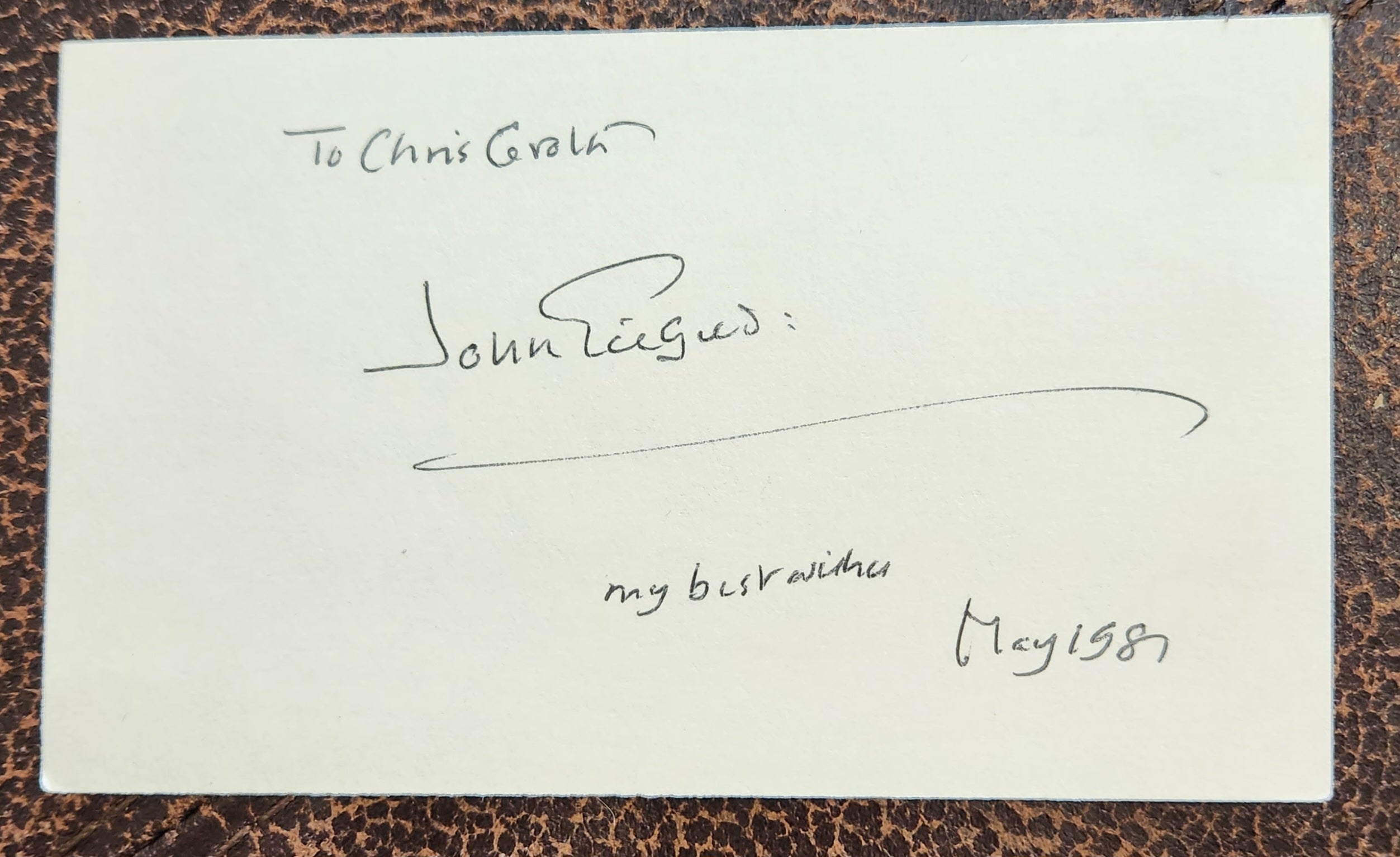 ACTOR JOHN GIELGUD HAND SIGNED CARD D.2000